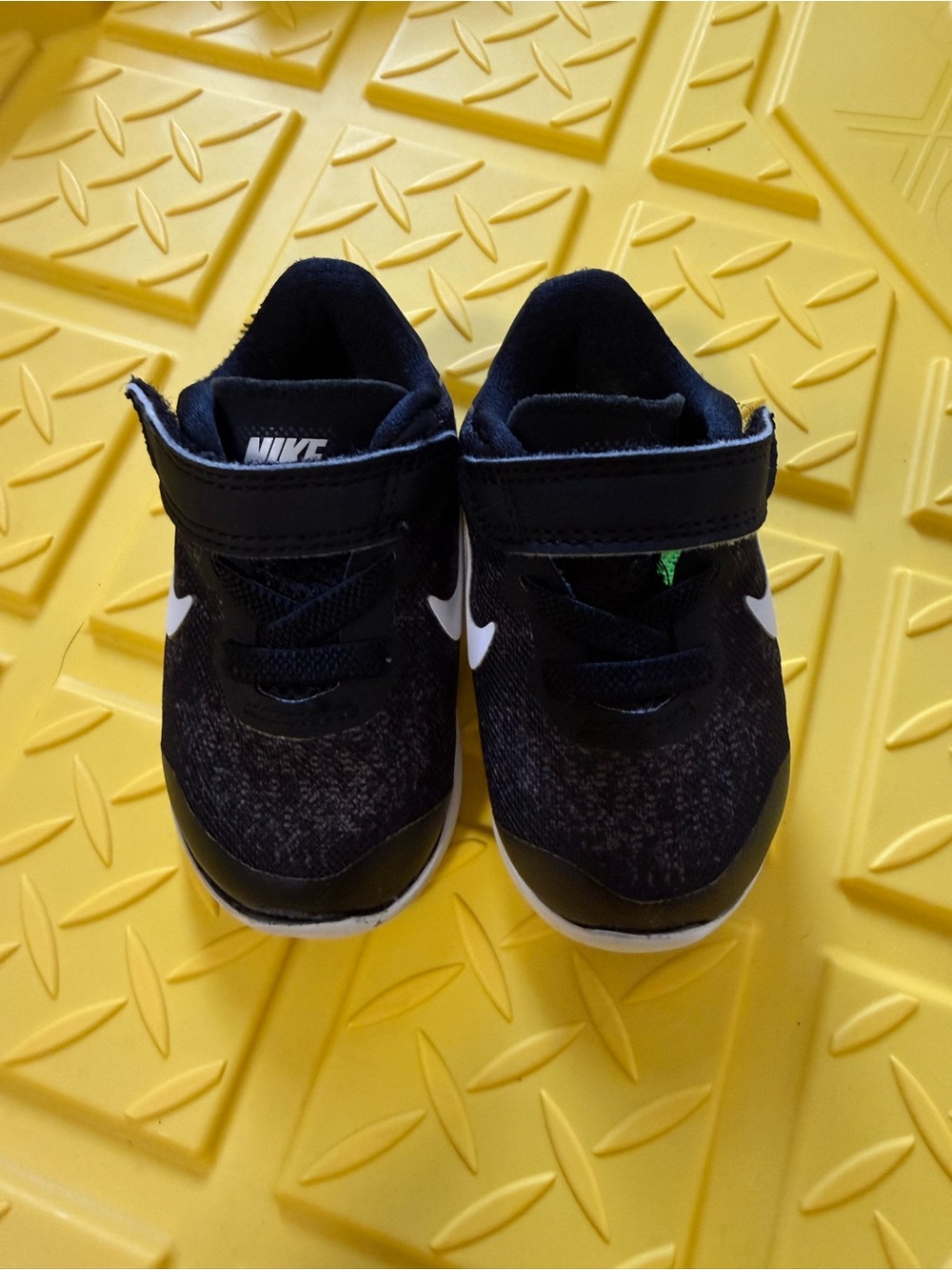 Nike Black and White Kids Sneakers with Hook-and-Loop Strap